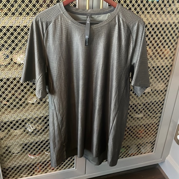 Lululemon Workout Tee - Picture 1 of 2